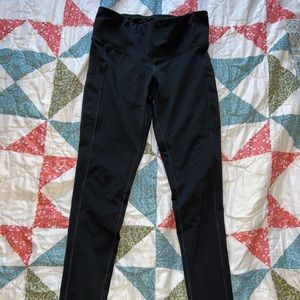 Black leggings with pockets.